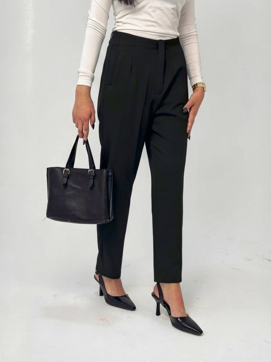 Signature Slim Fit Pants - In Black