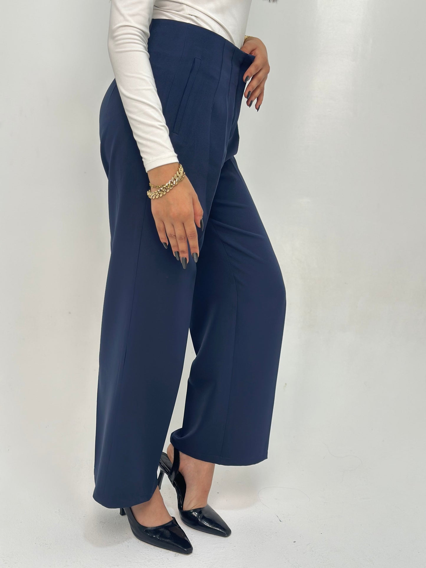 Signature Straight Pants - In Navy
