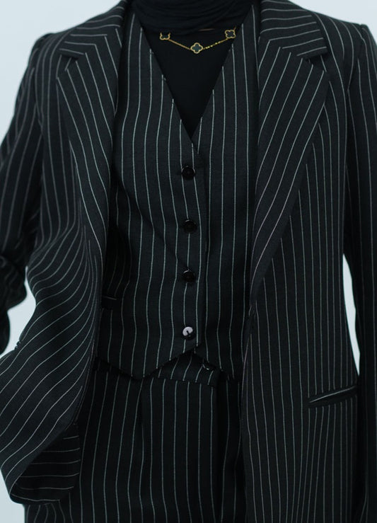 striped-sleeveless linen vest